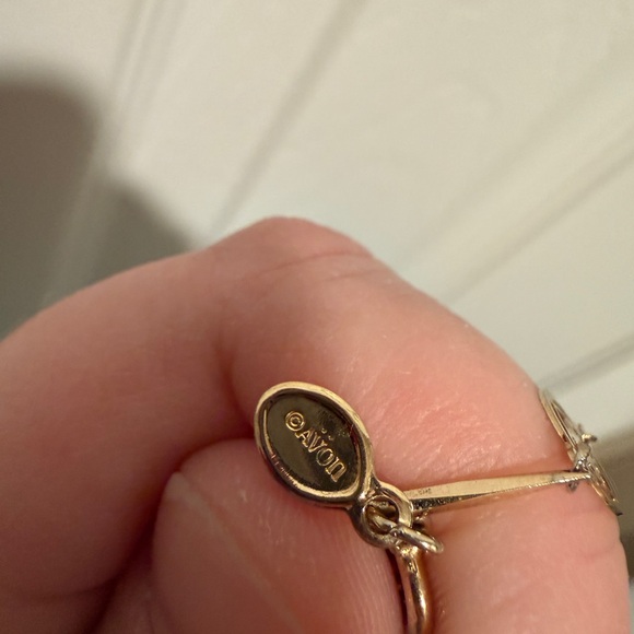 Avon Vintage Gold Tone Filigree Necklace - Picture 2 of 2